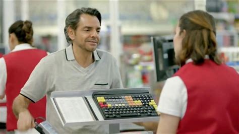 DishLATINO TV commercial - Supermercado: Pelea con Eugenio Derbez, canción de Periko & Jessi Leon