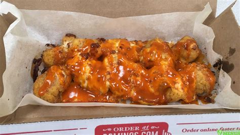 Domino's Specialty Chicken Classic Hot Buffalo logo