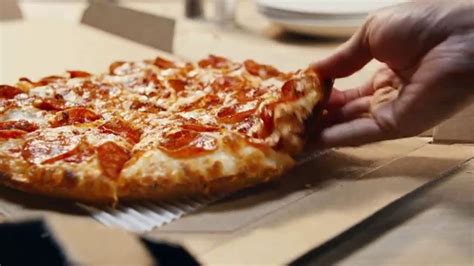 Dominos TV commercial - Cualquier masa 1 ingrediente: $7.99 cada una