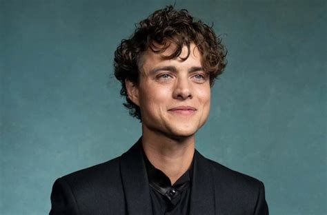 Douglas Smith photo