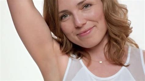 Dove Dry Spray TV Spot, 'Body Language'