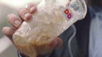 Dunkin' Donuts TV Spot, 'Siente el hielo' featuring Wade F Wilson
