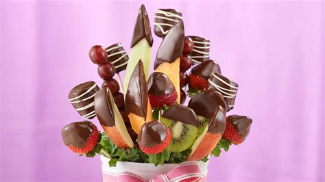 Edible Arrangements Chocolate Dipped Mixed Fruit Box tv commercials