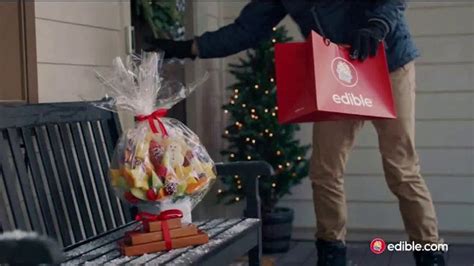 Edible Arrangements TV Spot, 'Holidays: Moment of Wow' Song by Leslie Odom, Jr.