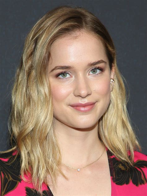 Elizabeth Lail photo