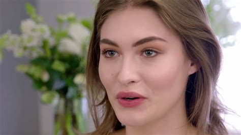 Estee Lauder Beautiful Belle TV Spot, 'Holidays: Free Gift Wrapping' Featuring Grace Elizabeth