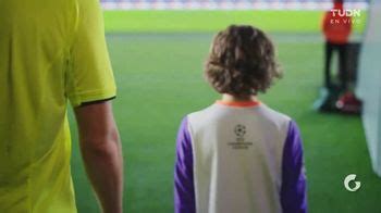FedEx TV Spot, 'Patrocinador oficial de la UEFA Champions League: chico con camiseta'