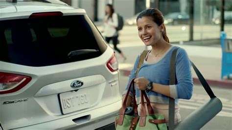 Ford Escape TV Spot, 'Manos Extra: Mamá' created for Ford