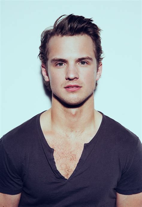 Freddie Stroma photo