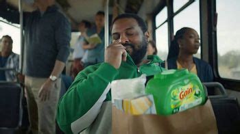 Gain Detergent TV Spot, 'Masaje: prueba Gain Olor Defense' canción de Steve Ouimette