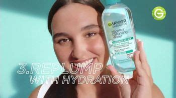 Garnier SkinActive Micellar Cleansing Water TV Spot, 'Swipe Dry Skin Away'