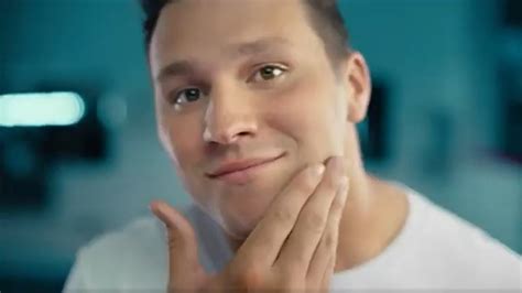 GilletteLabs Exfoliating Bar TV Spot, 'Afeitado sin esfuerzo: King C. Gillette' con Josh Allen created for Gillette