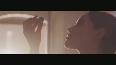 Giorgio Armani MY WAY TV Spot, 'Encuentrame' con Adria Arjona, canción de Sigma Feat. Birdy featuring Adria Arjona