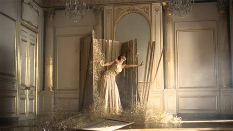 Givenchy Dahlia Divin TV Spot, 'Fuerza de oro' created for Givenchy Fragrances