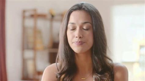 Glade Hawaiian Breeze TV Spot, 'Feel Relaxed'