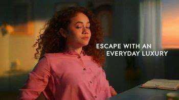 Glade Sky & Sea Salt TV Spot, 'Everyday Luxury'