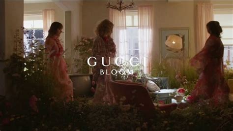 Gucci Bloom TV commercial - Florecer con Dakota Johnson, canción de Portishead