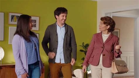 HGTV HOME by Sherwin-Williams TV Spot, 'Color Compliment: Mom' created for HGTV HOME by Sherwin-Williams