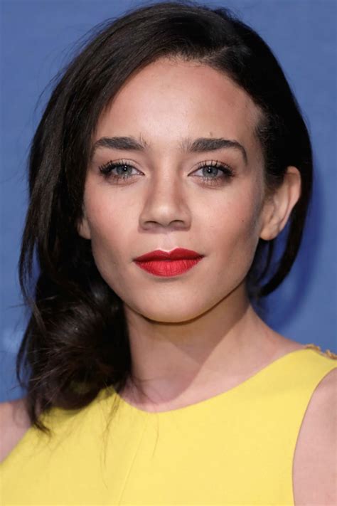 Hannah John-Kamen photo