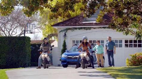 Honda Gran Venta el Garaje de tus Sueños TV Spot, 'Paseo en Moto' featuring Stephen D'Angelo