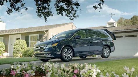 Honda Odyssey TV commercial - Talking Dirt: Manual