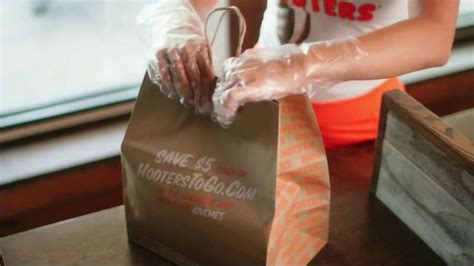 Hooters TV Spot, 'Baby Come Back: Now Safely Reopen'