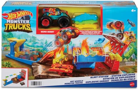 Hot Wheels Monster Trucks Blast Station