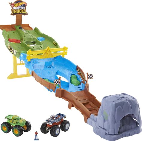 Hot Wheels Monster Trucks Wrecking Raceway