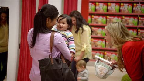 Huggies Slip-On TV Spot, 'Diaper Aisle Fitting Room' featuring Rachel Roswell