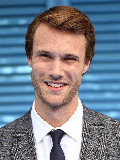 Hugh Skinner photo