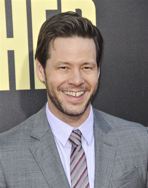 Ike Barinholtz photo