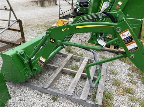 John Deere 120R Loader logo