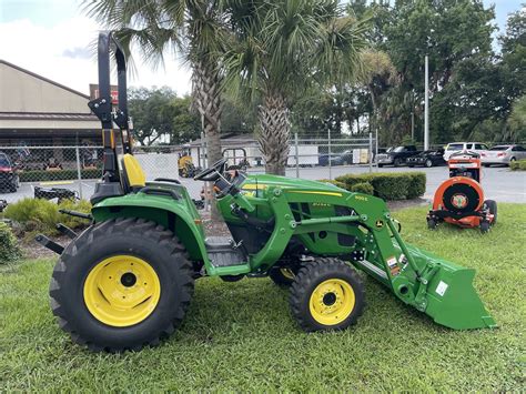 John Deere 3032E