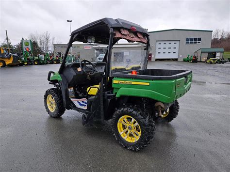 John Deere Gator XUV 590i logo