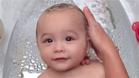 Johnson's Baby Shampoo TV Spot, 'Baby Bath Time'