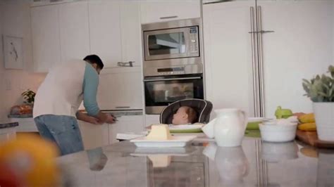 Johnson's Baby TV Spot, 'Rutina de la mañana'