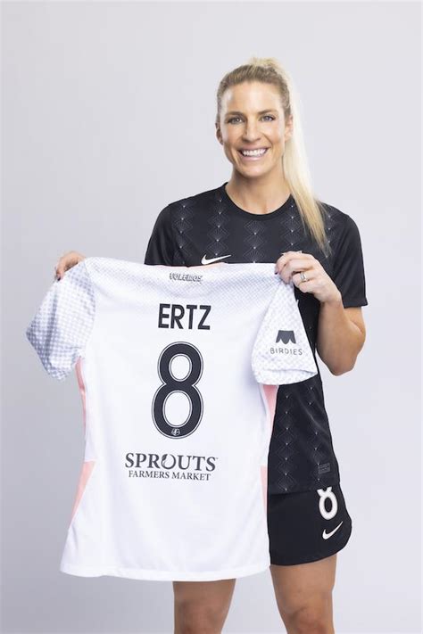 Julie Ertz photo