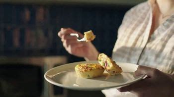Just Crack an Egg Omelet Rounds TV Spot, 'Paper Money'