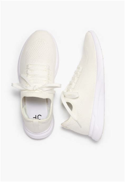 JustFab.com Easton Sneaker logo