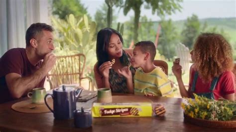Keebler Fudge Stripes TV commercial - Happy Family
