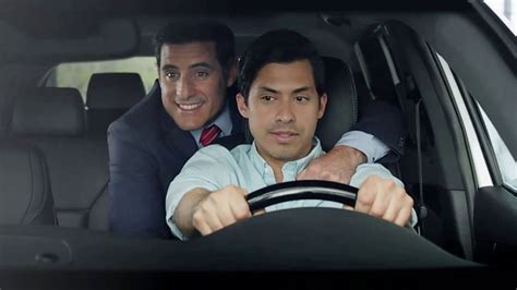 Kia Evento Summer's On Us TV Spot, 'Esquí acuático' [T2] featuring Danny Pardo