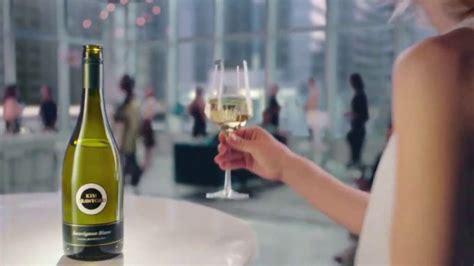 Kim Crawford Sauvignon Blanc TV Spot, 'Elevate the Moment' featuring Faith Picozzi