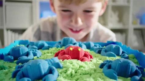 Kinetic Sand Build TV Spot, 'A Whole New Way to Play' featuring Olivia Esperanza