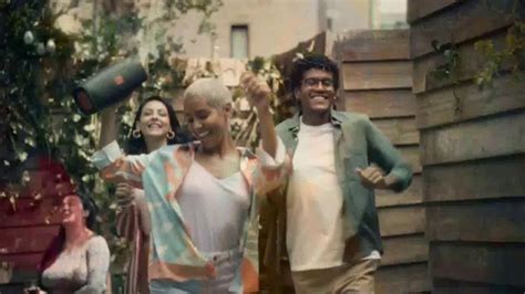 Kingsford TV Spot, 'Lluvia o sol' Canción de Heidy Brown & Liro Shaq created for Kingsford