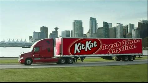 KitKat TV Spot, 'Break Time All Over Town'