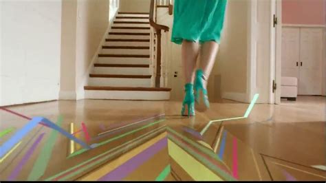 Kleenex TV Spot, 'Find Your Style' Song by Estelle featuring Sara Van Beckum