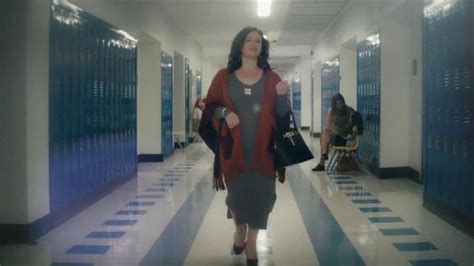 Kohl's TV Spot, 'Mamá modelo' canción de Crooked Man featuring Katie Meehan