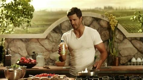 Kraft Zesty Italian Anything Dressing TV Spot, 'Burning Shirt'