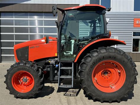 Kubota M6-101 Tractor