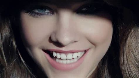 L'Oreal Paris Colour Riche Matte TV Spot, 'Addictive'